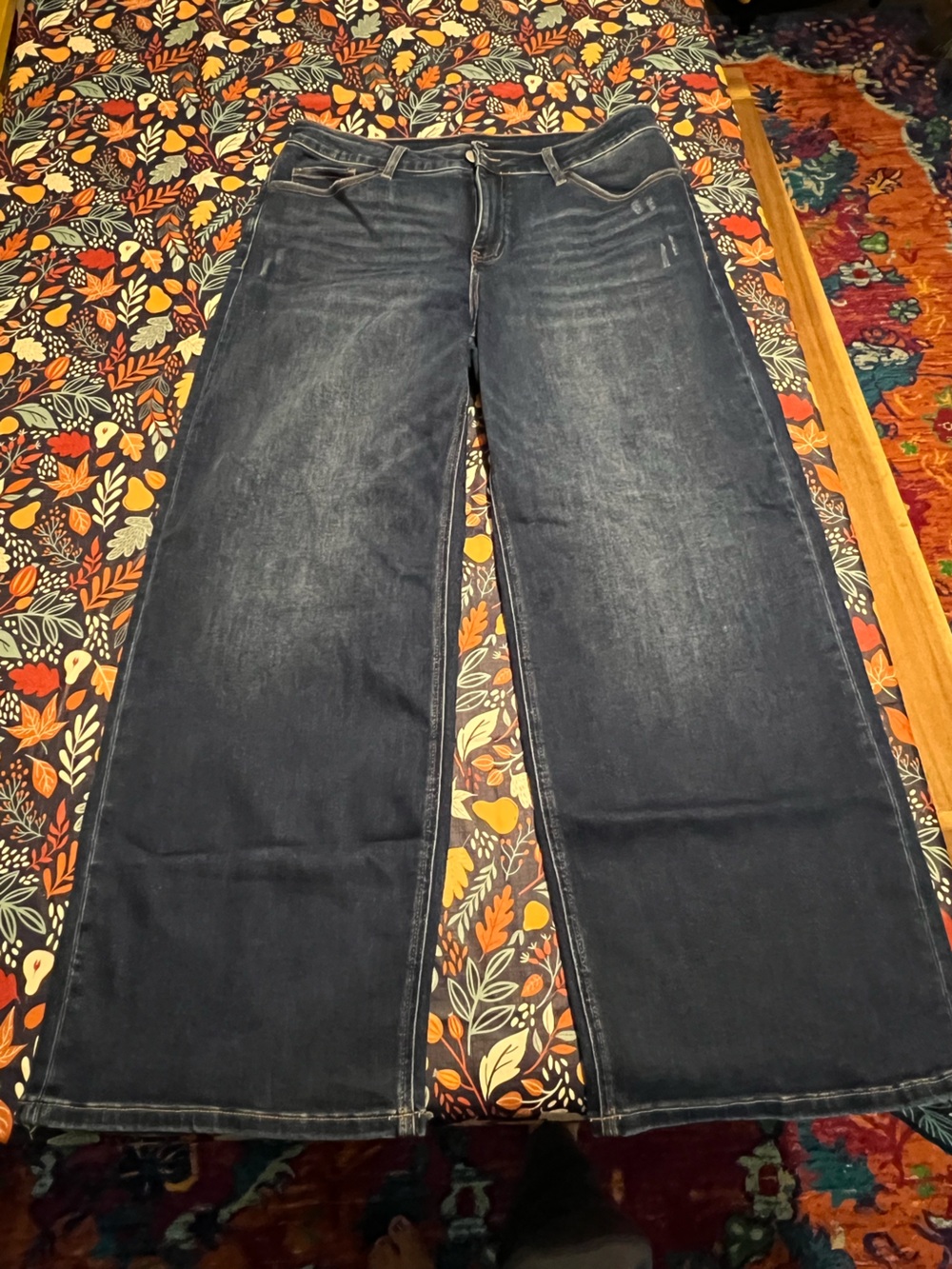 Oneso-Classic Women's Dark Wash Jeans - wide Leg